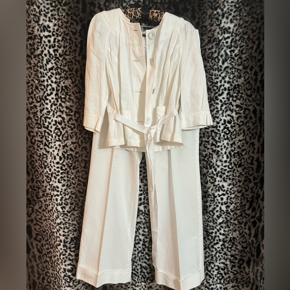 I pair this Apt.9 crop jacket with these Rafaella slacks as a suit. It worked ♥️